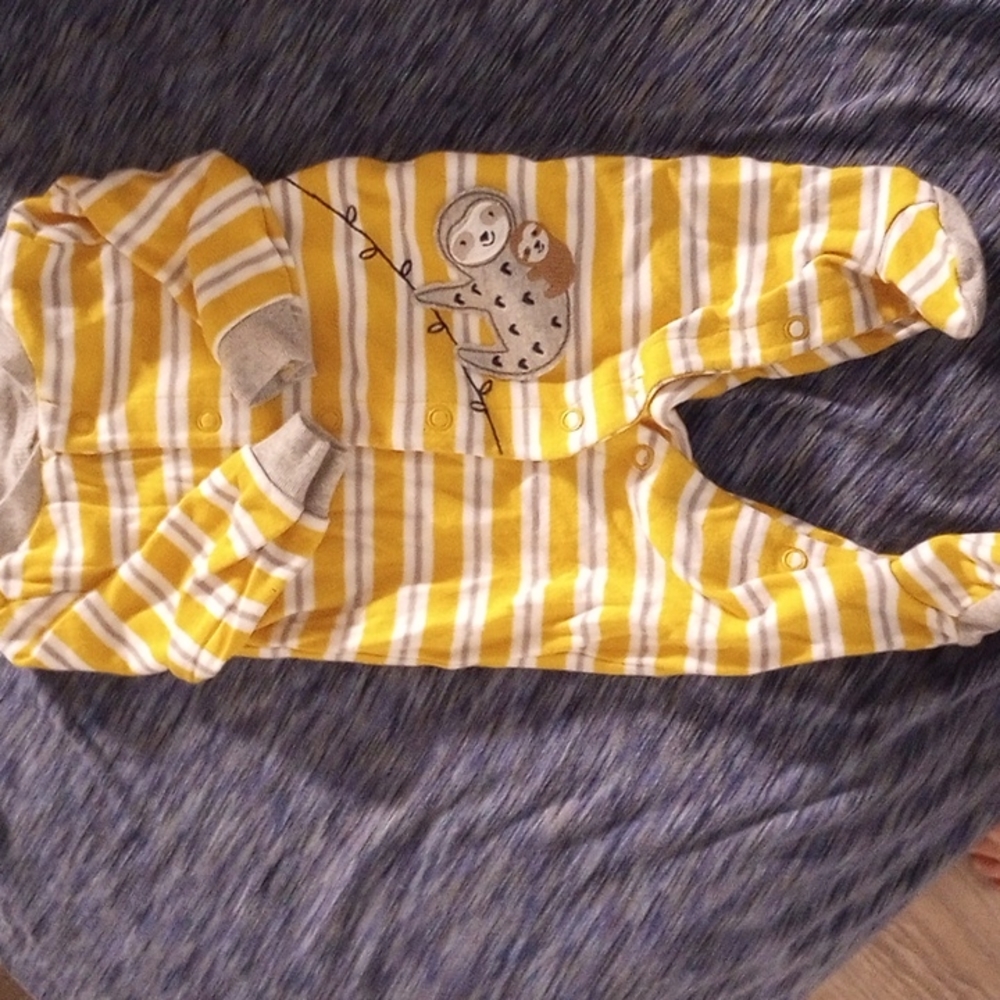 Newborn footsie